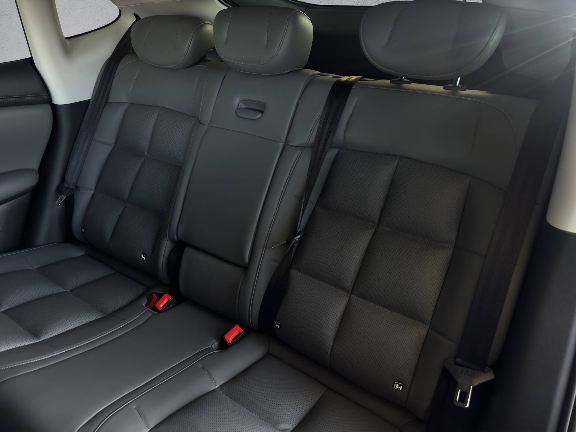 MG IM6 100 kWh Performance 20 4WD-image-9