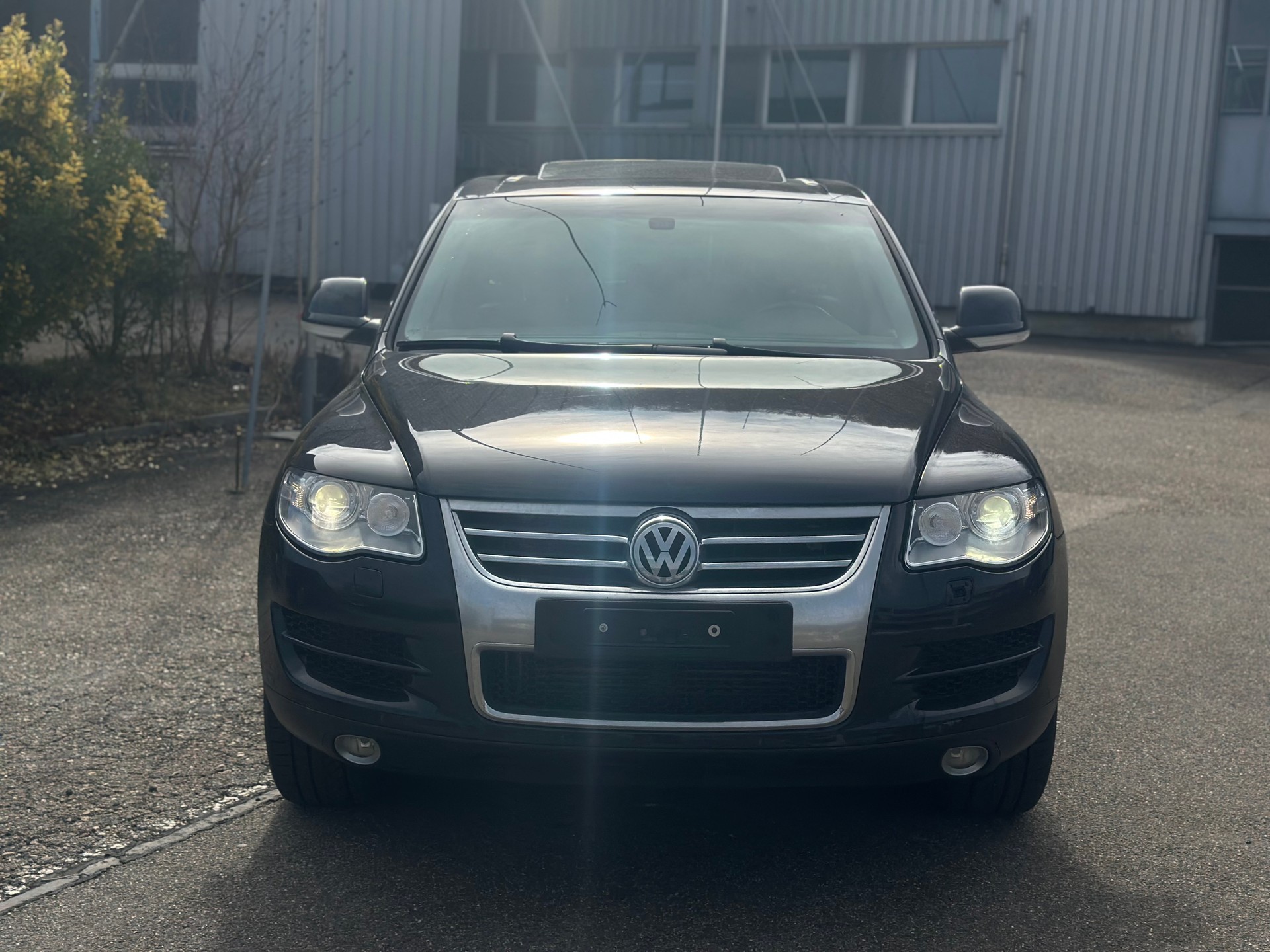 VW Touareg 4.2 V8 FSI Automatic-image-1