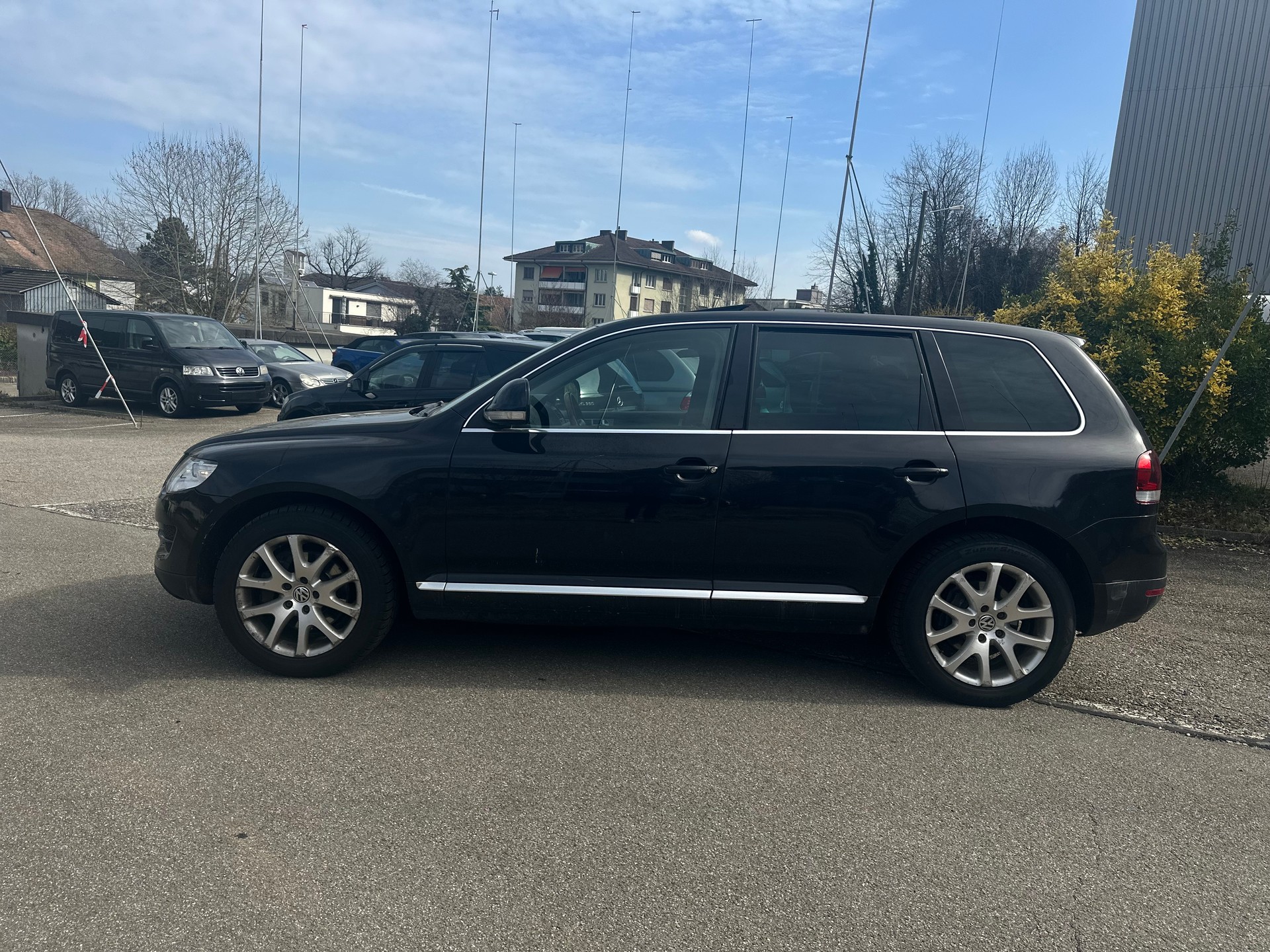 VW Touareg 4.2 V8 FSI Automatic-image-3