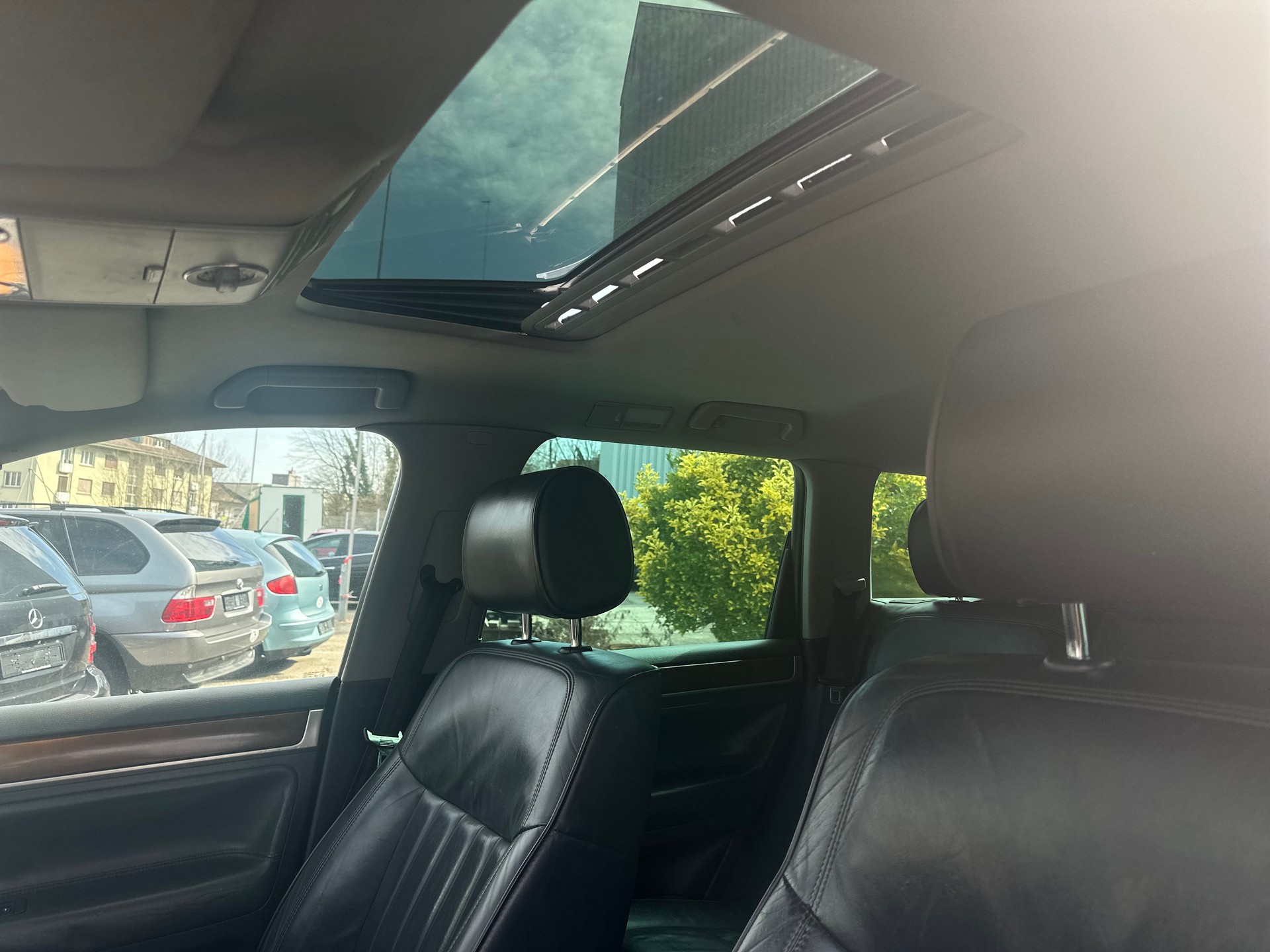VW Touareg 4.2 V8 FSI Automatic-image-12