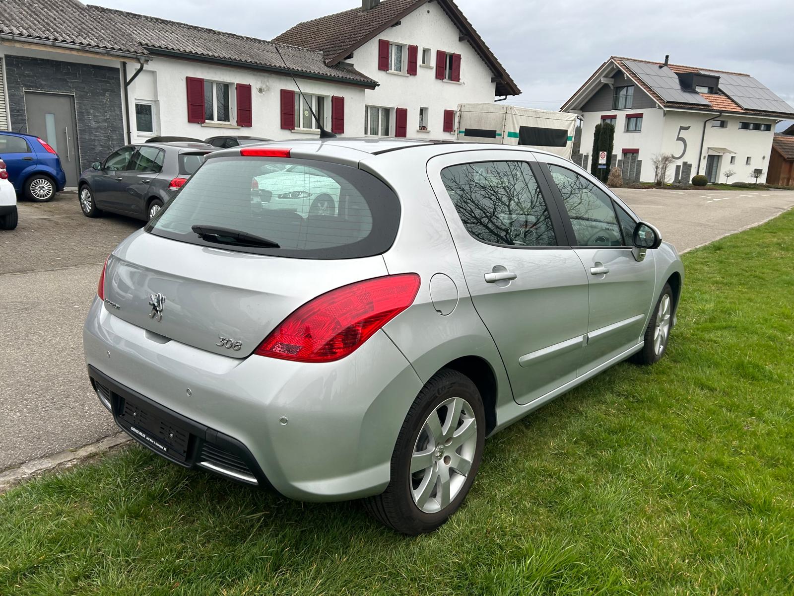PEUGEOT 308 1.6 16V T XSI Automatic-image-3