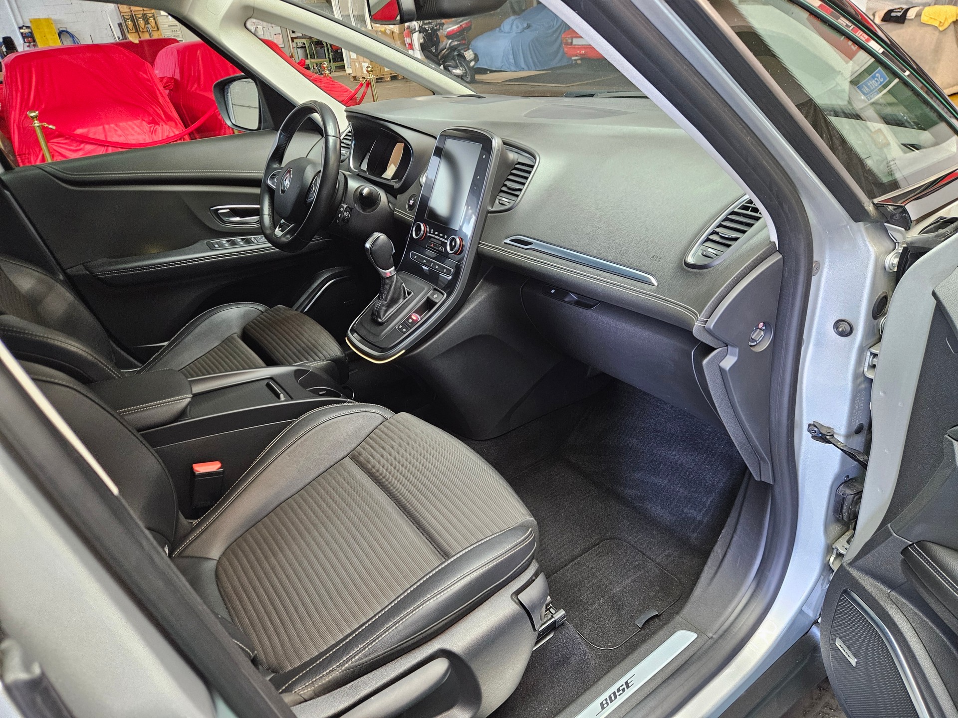 RENAULT Scénic 1.6 dCi Bose EDC-image-8