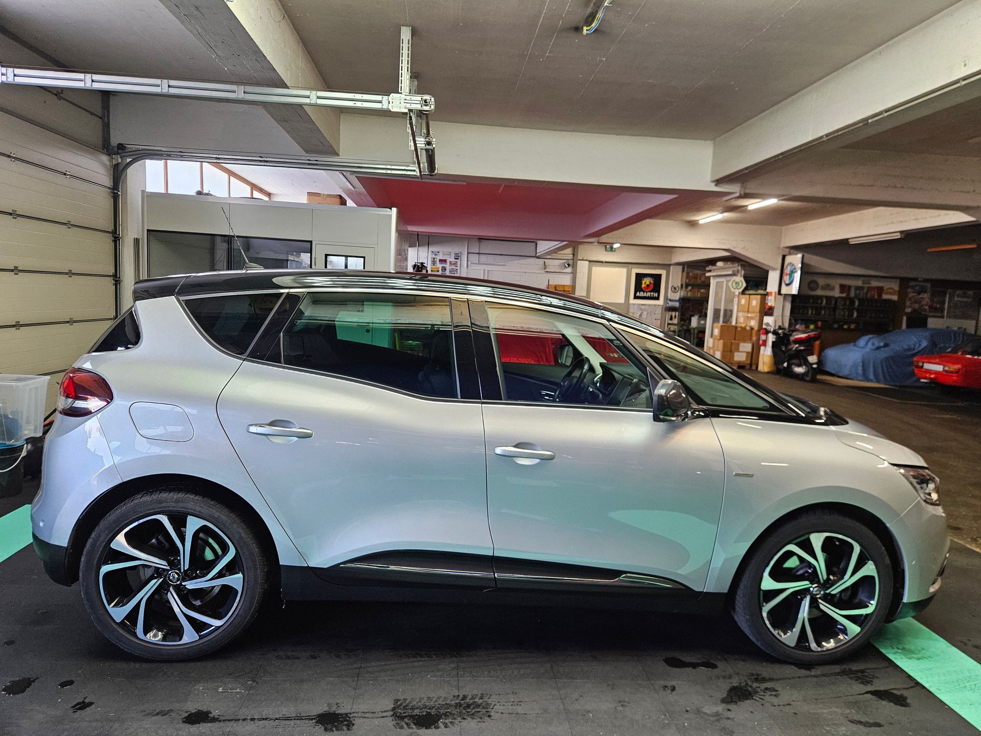 RENAULT Scénic 1.6 dCi Bose EDC-image-1