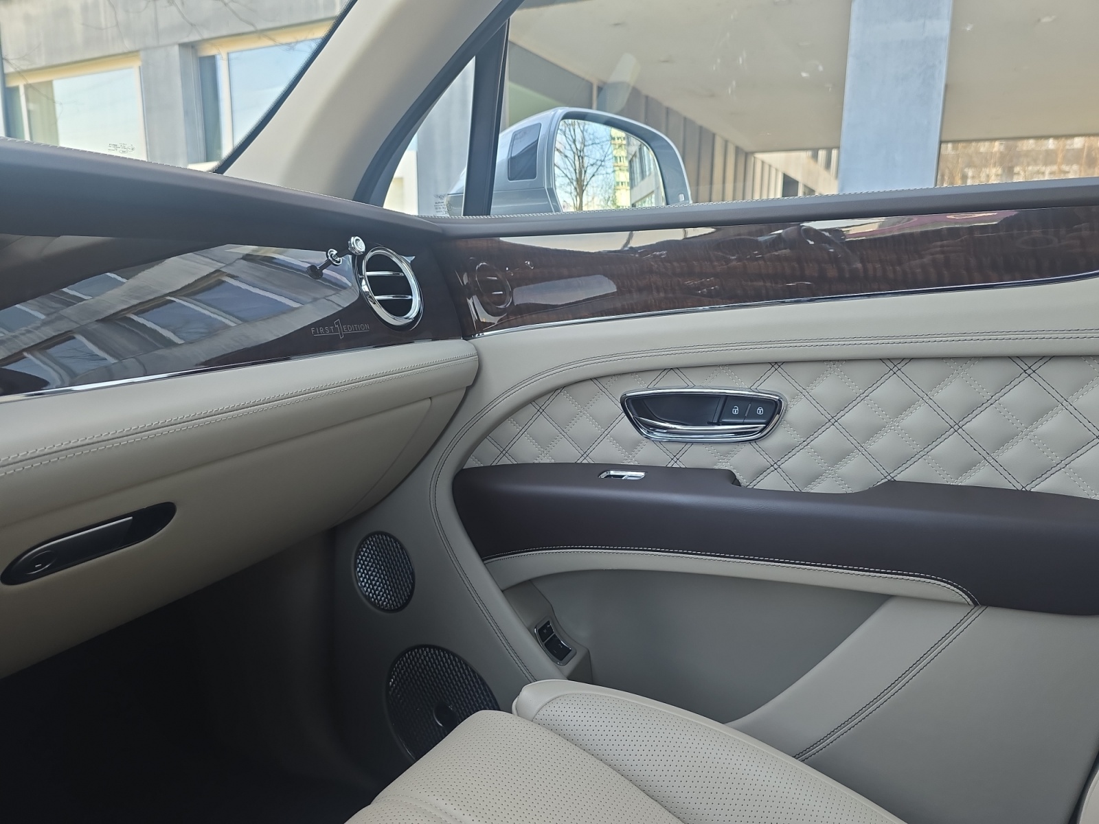 BENTLEY Bentayga V8 First Edition-image-19