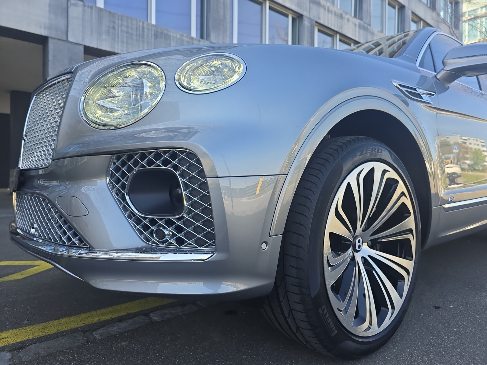 BENTLEY Bentayga V8 First Edition-image-21