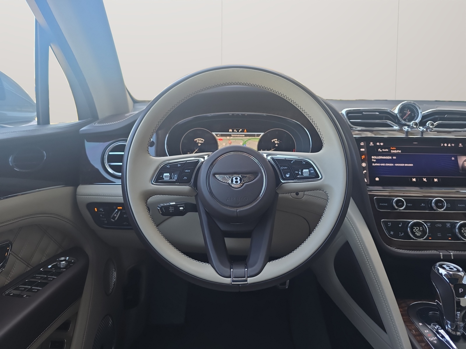 BENTLEY Bentayga V8 First Edition-image-11