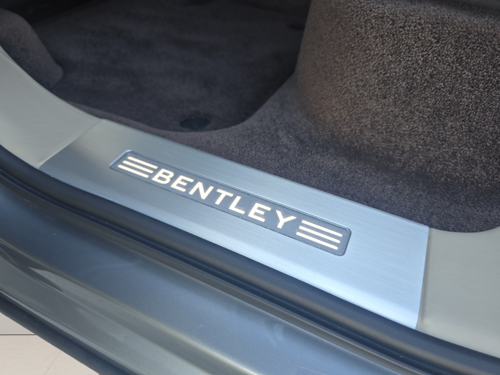 BENTLEY Bentayga V8 First Edition-image-17