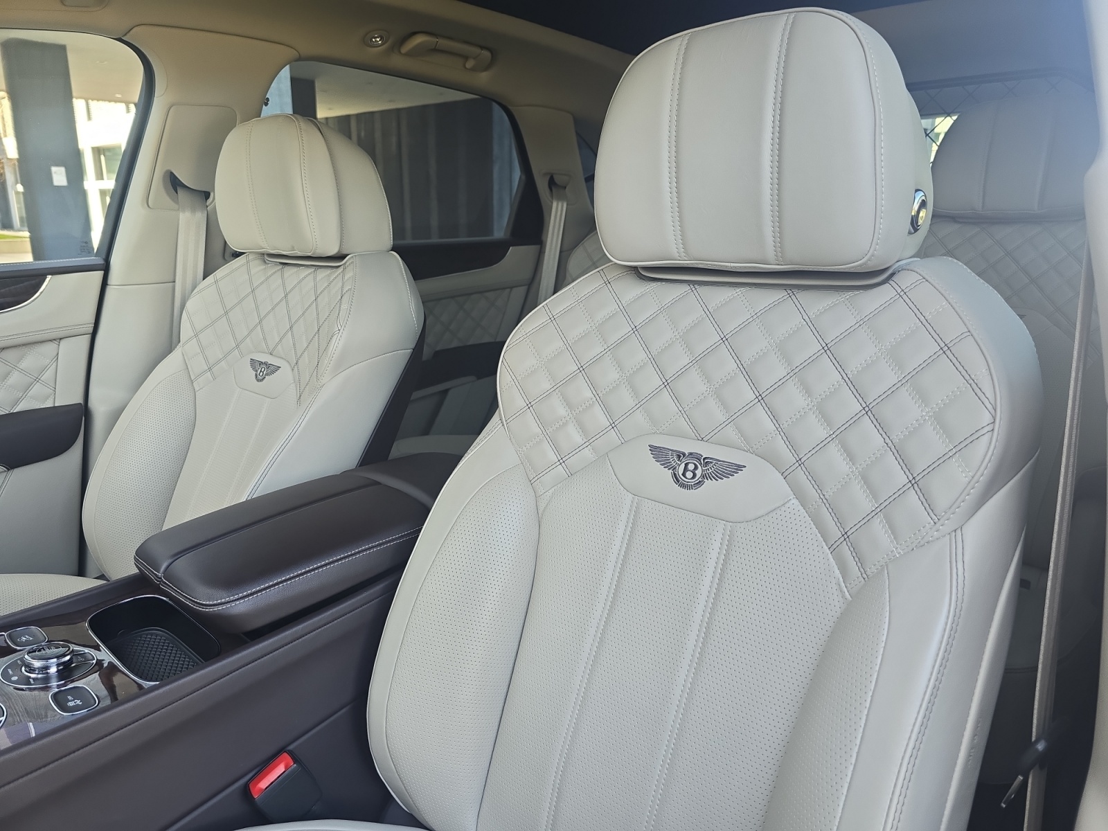 BENTLEY Bentayga V8 First Edition-image-13
