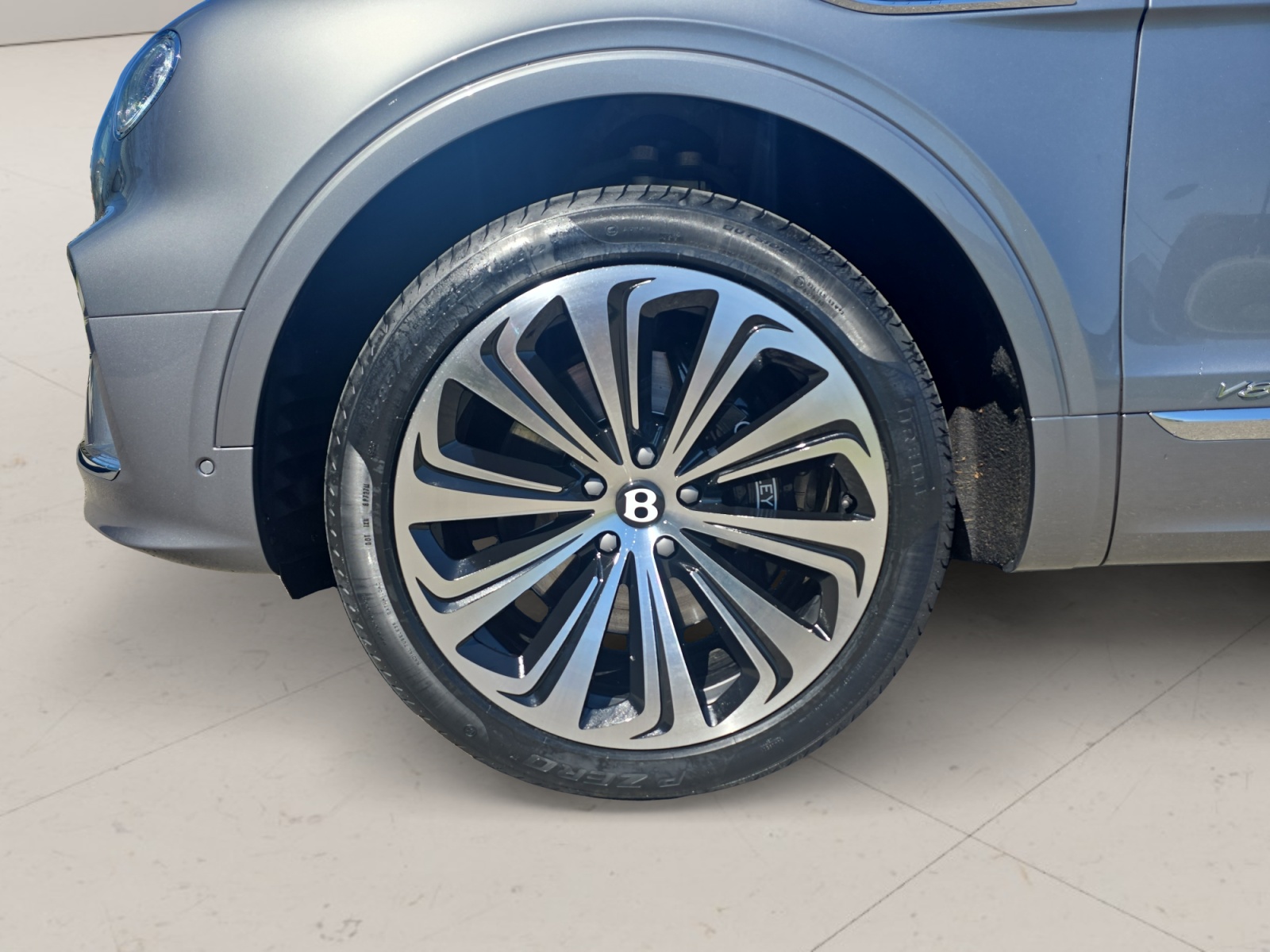 BENTLEY Bentayga V8 First Edition-image-22