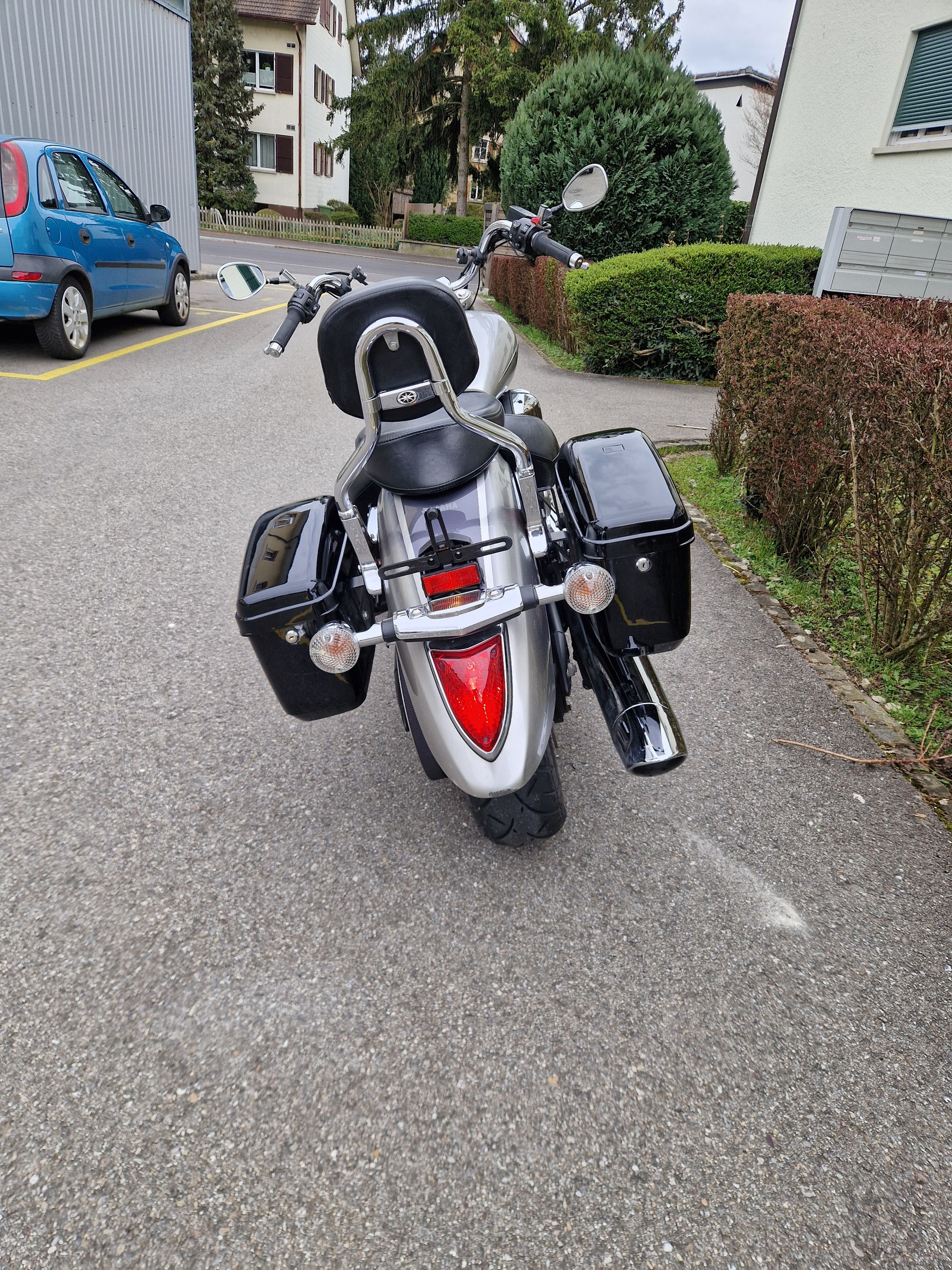 YAMAHA XVS 1300 A Midnight Star-image-1