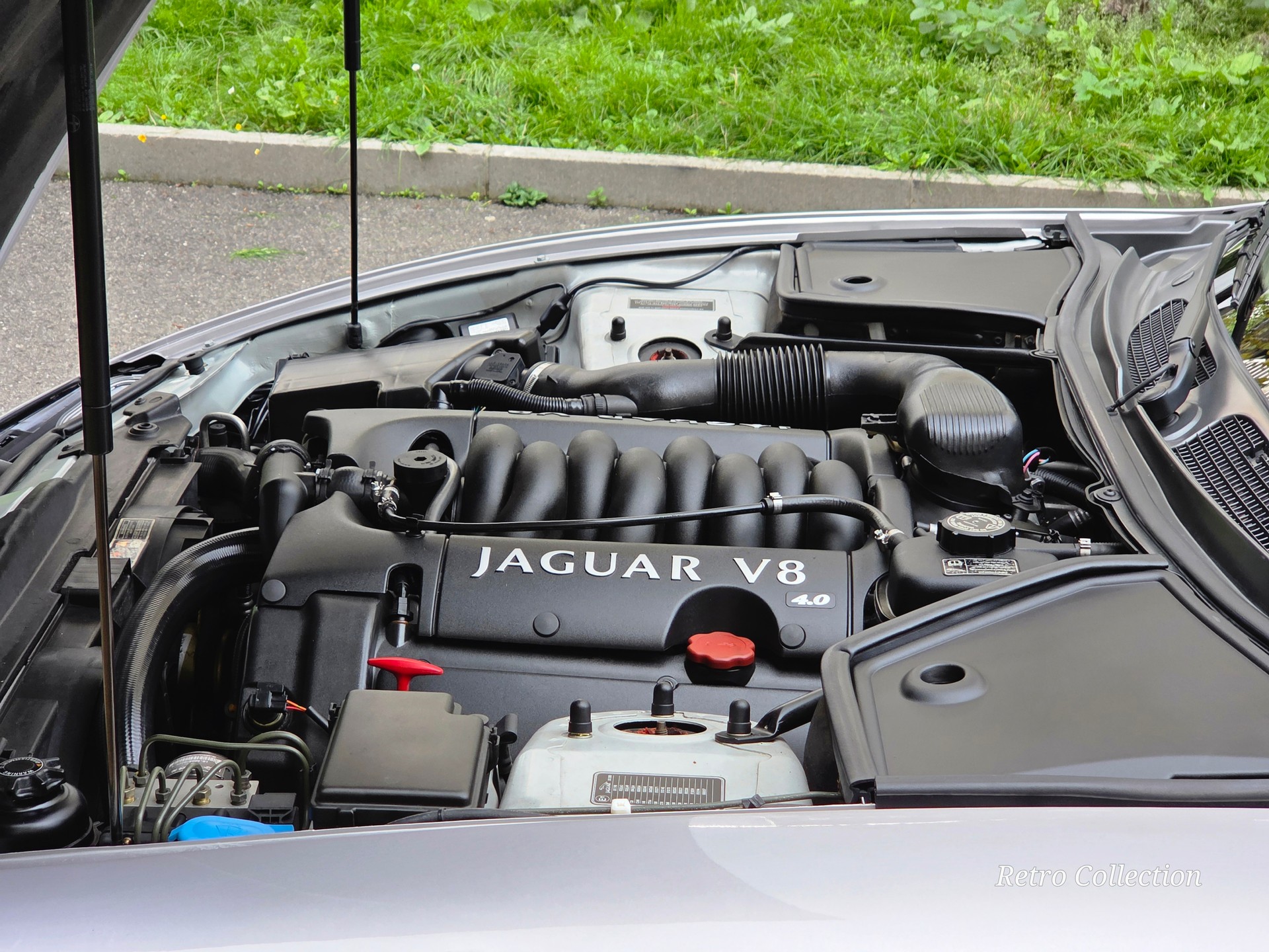 JAGUAR XK8 Convertible - superbe - 1ère main - voiture CH - carnet de services - pneus neufs - 2x jeu de roues complètes 17'' et 18''.-image-15
