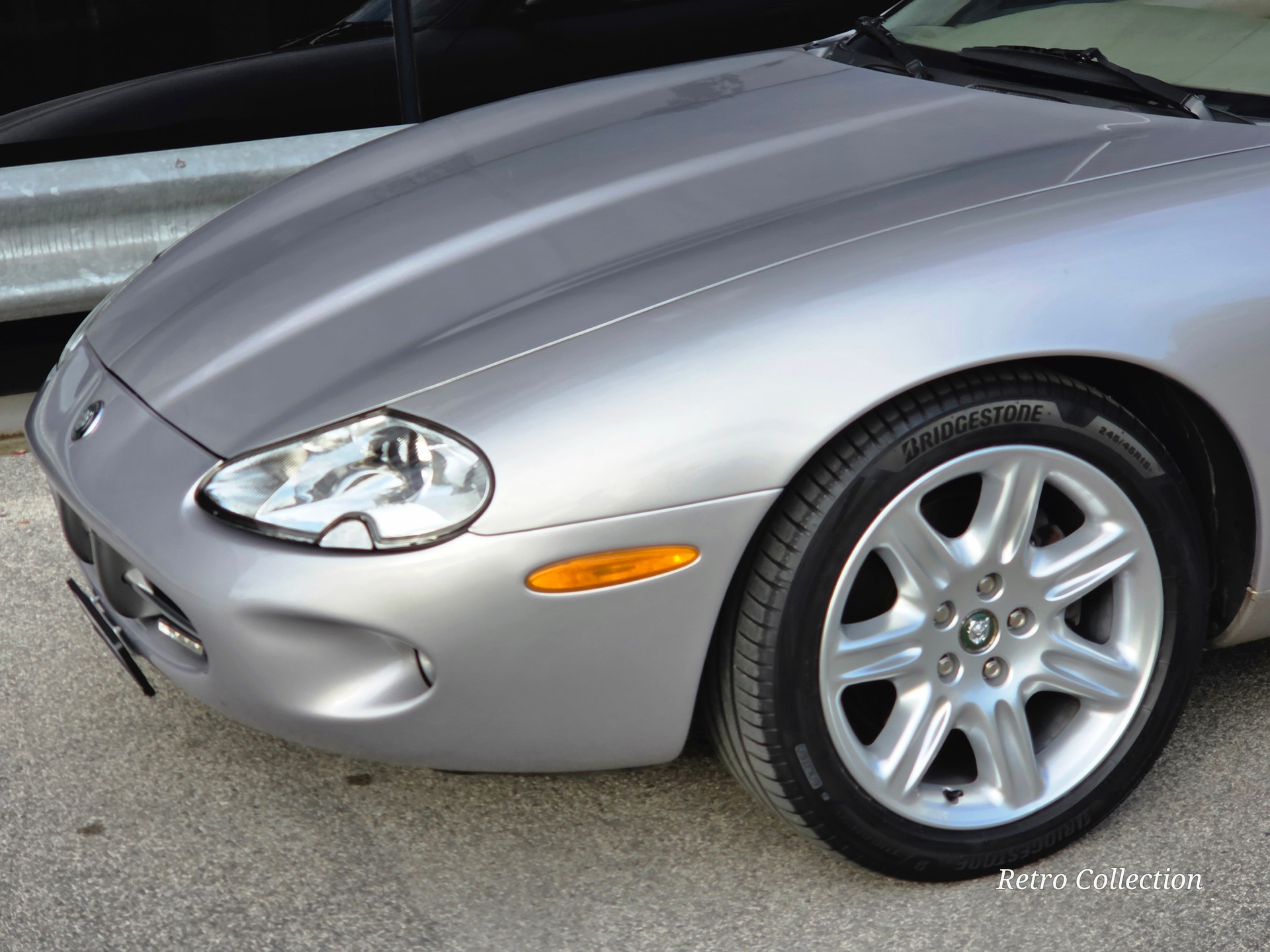 JAGUAR XK8 Convertible - superbe - 1ère main - voiture CH - carnet de services - pneus neufs - 2x jeu de roues complètes 17'' et 18''.-image-6