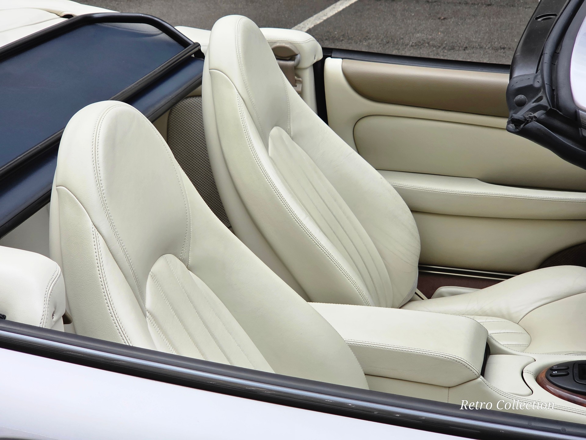 JAGUAR XK8 Convertible - superbe - 1ère main - voiture CH - carnet de services - pneus neufs - 2x jeu de roues complètes 17'' et 18''.-image-11