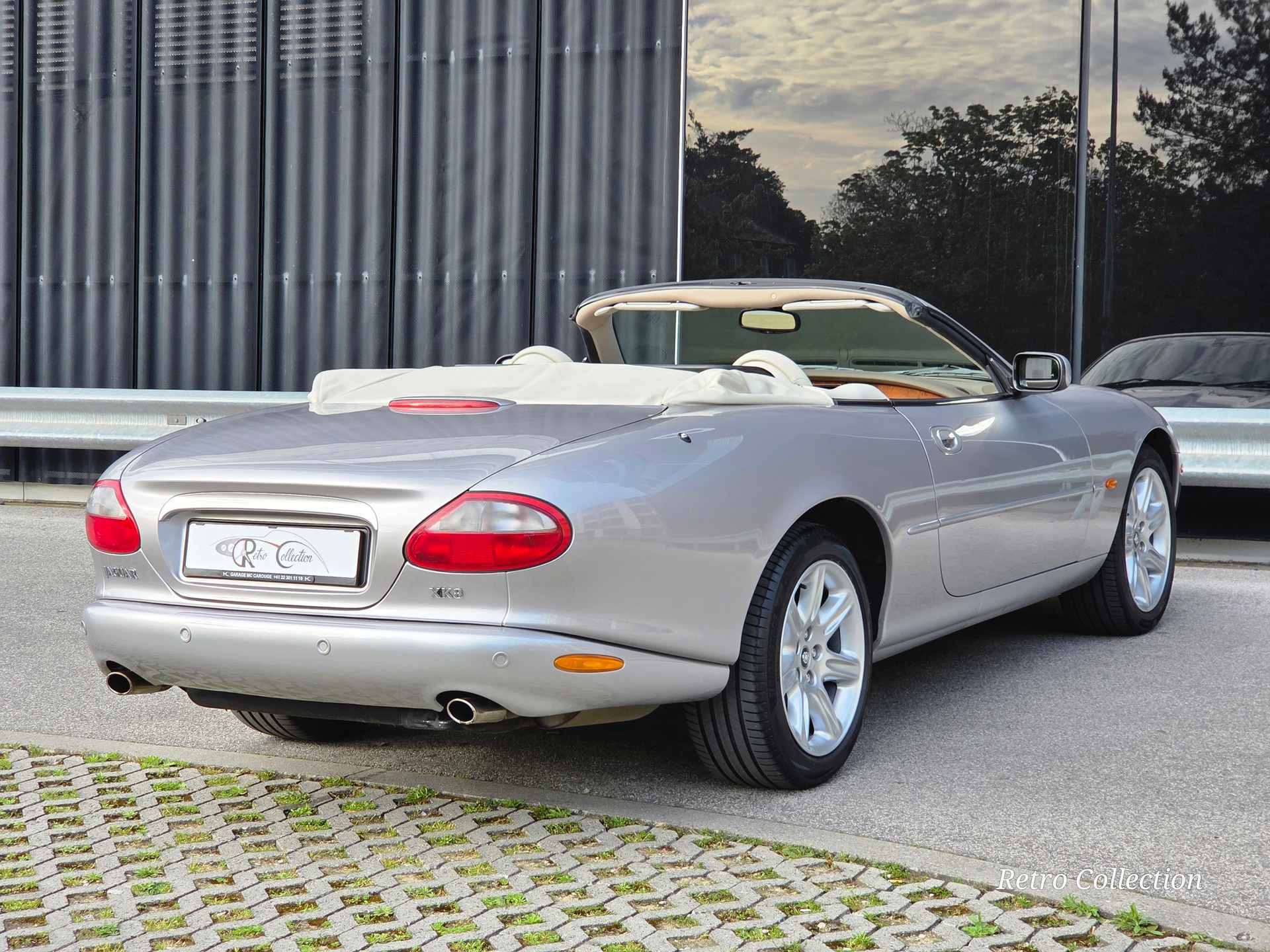 JAGUAR XK8 Convertible - superbe - 1ère main - voiture CH - carnet de services - pneus neufs - 2x jeu de roues complètes 17'' et 18''.-image-5