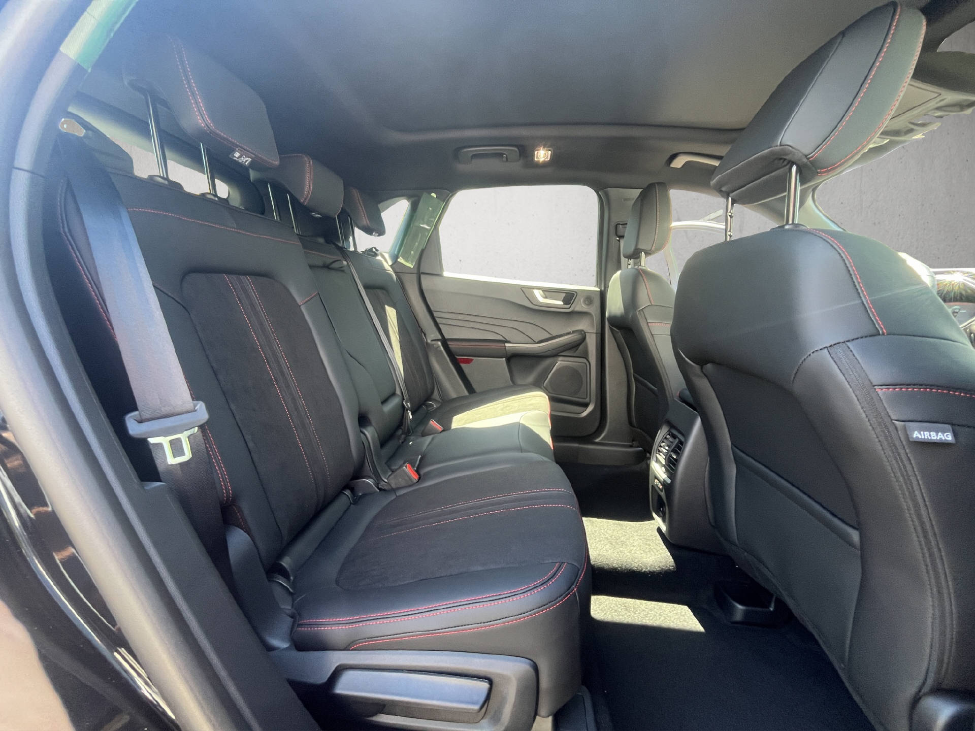 FORD Kuga 2.5 Plug-in Hybrid ST-Line X-image-19