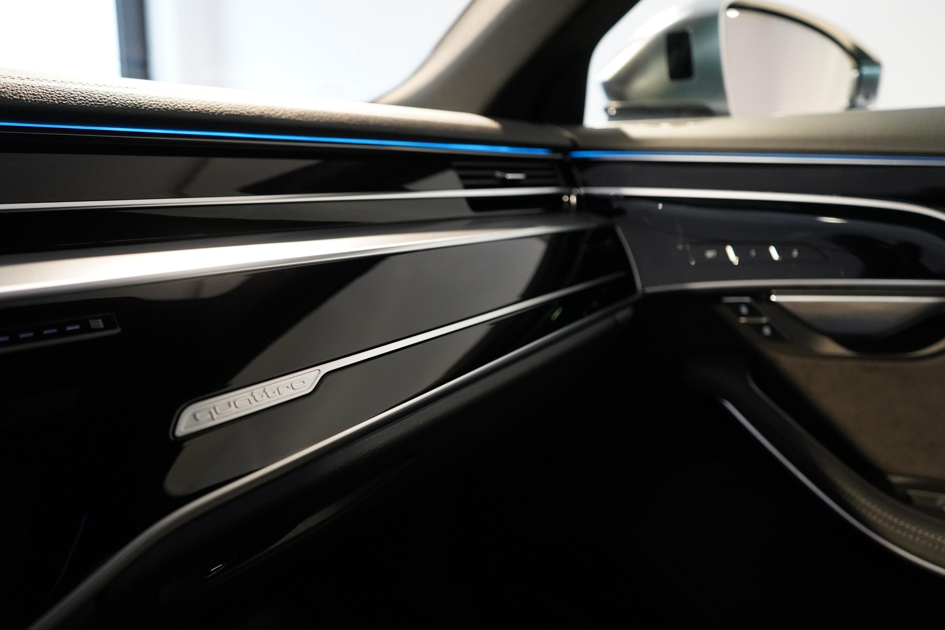 AUDI S8 4.0 V8 TFSI quattro T-Tronic-image-20