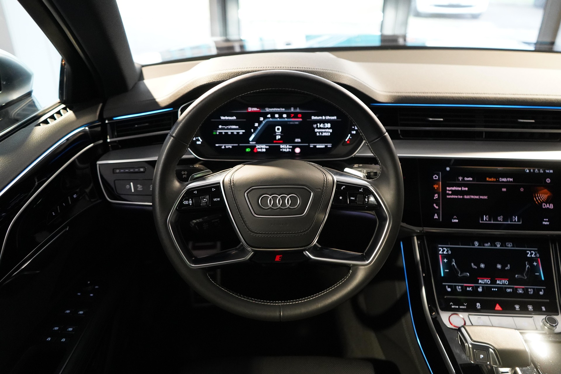 AUDI S8 4.0 V8 TFSI quattro T-Tronic-image-8