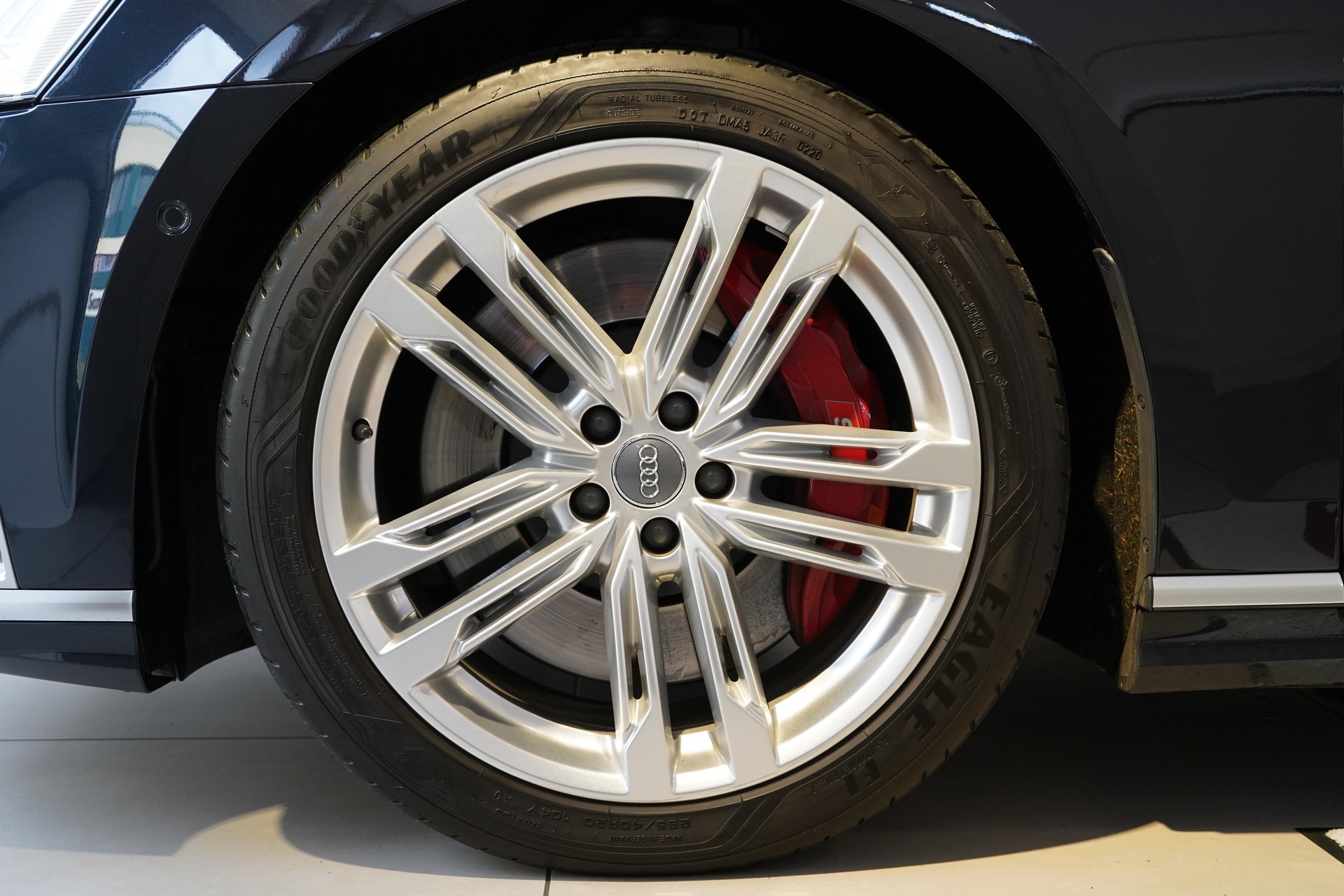 AUDI S8 4.0 V8 TFSI quattro T-Tronic-image-26