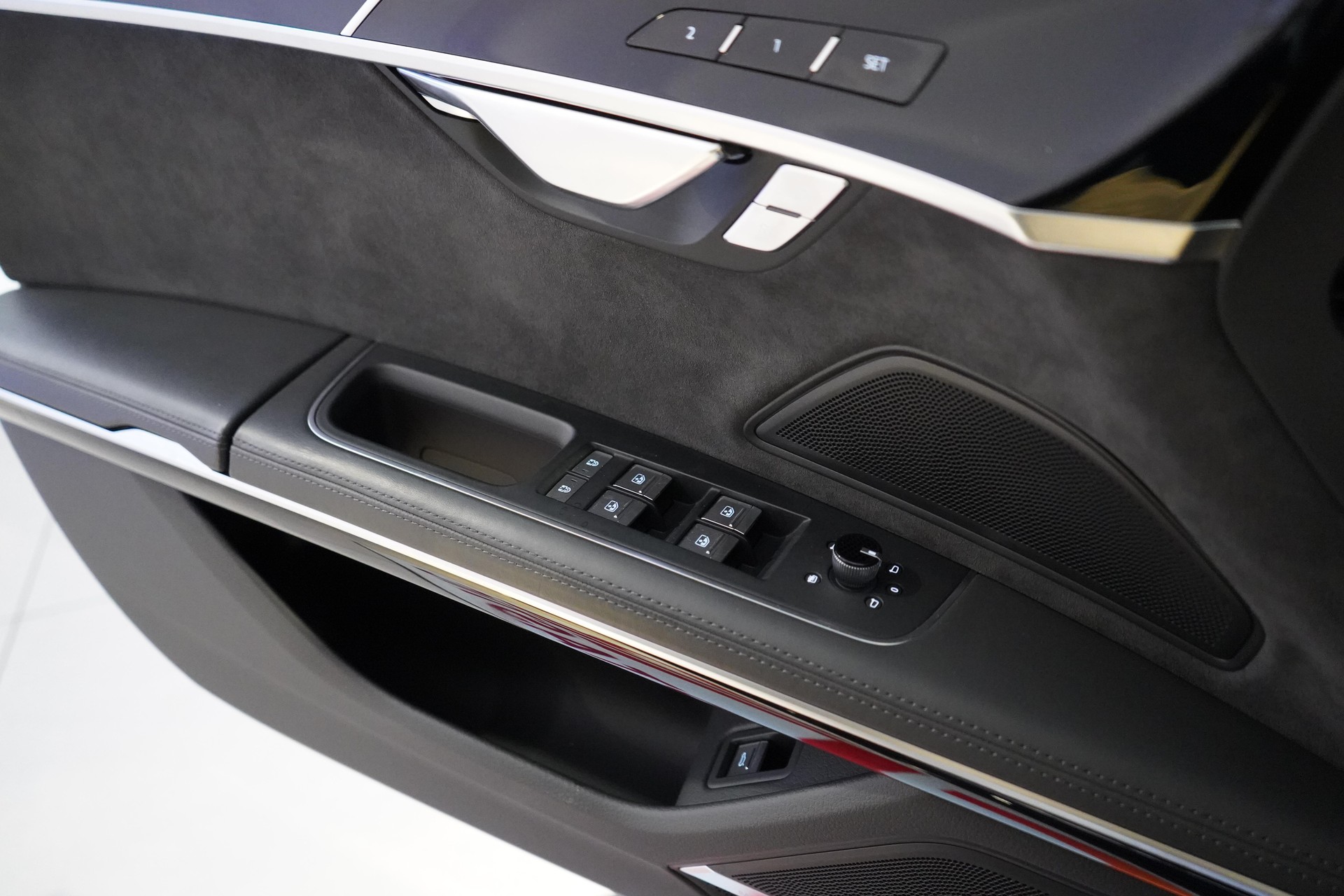 AUDI S8 4.0 V8 TFSI quattro T-Tronic-image-22