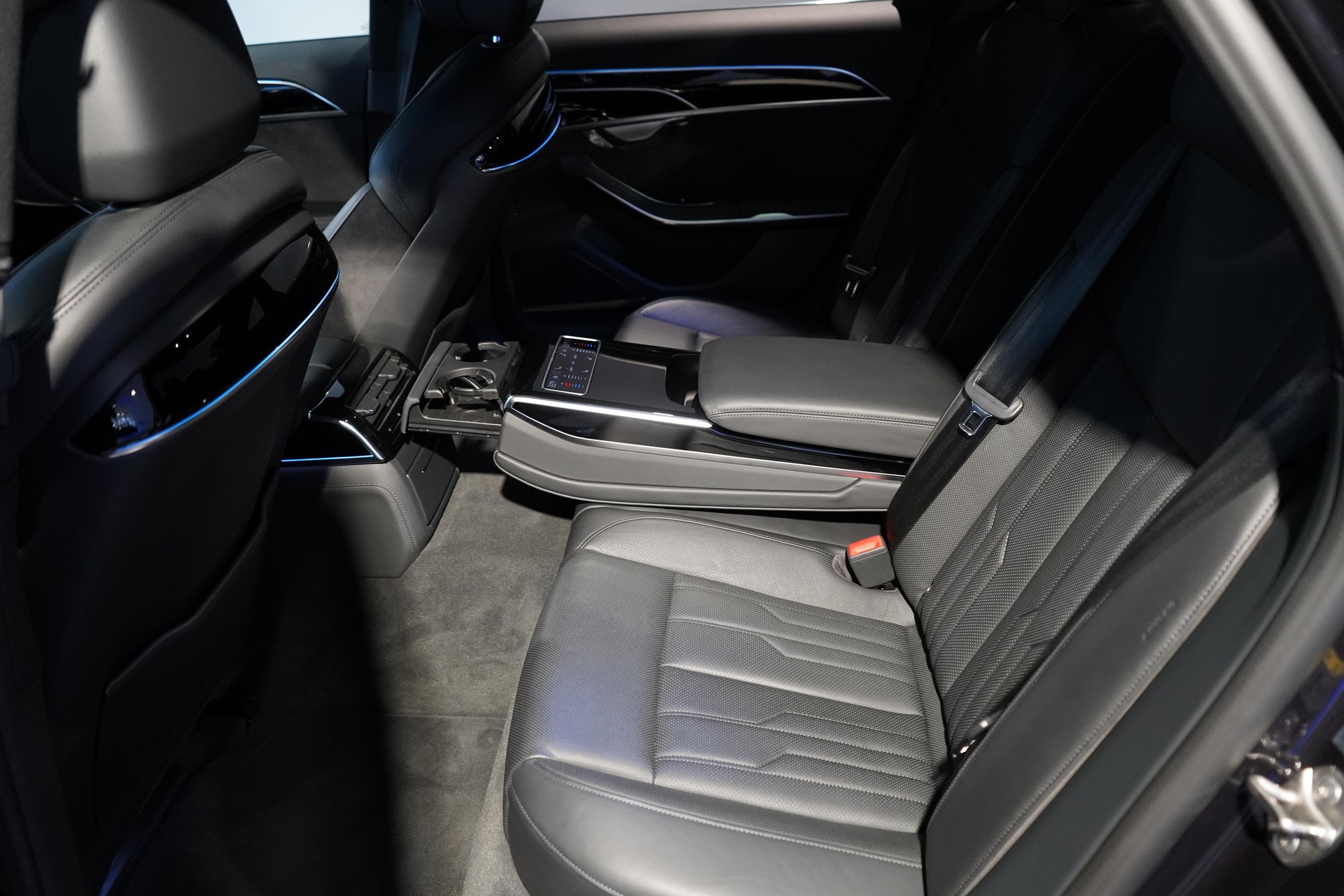 AUDI S8 4.0 V8 TFSI quattro T-Tronic-image-15