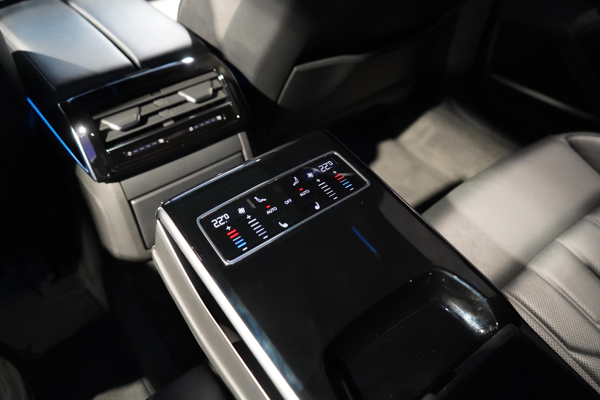 AUDI S8 4.0 V8 TFSI quattro T-Tronic-image-23