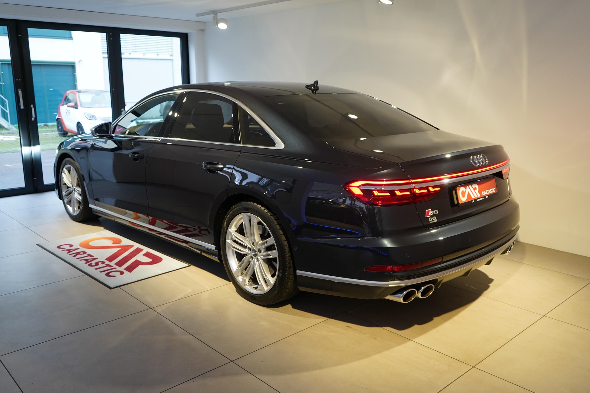 AUDI S8 4.0 V8 TFSI quattro T-Tronic-showroom-element-2