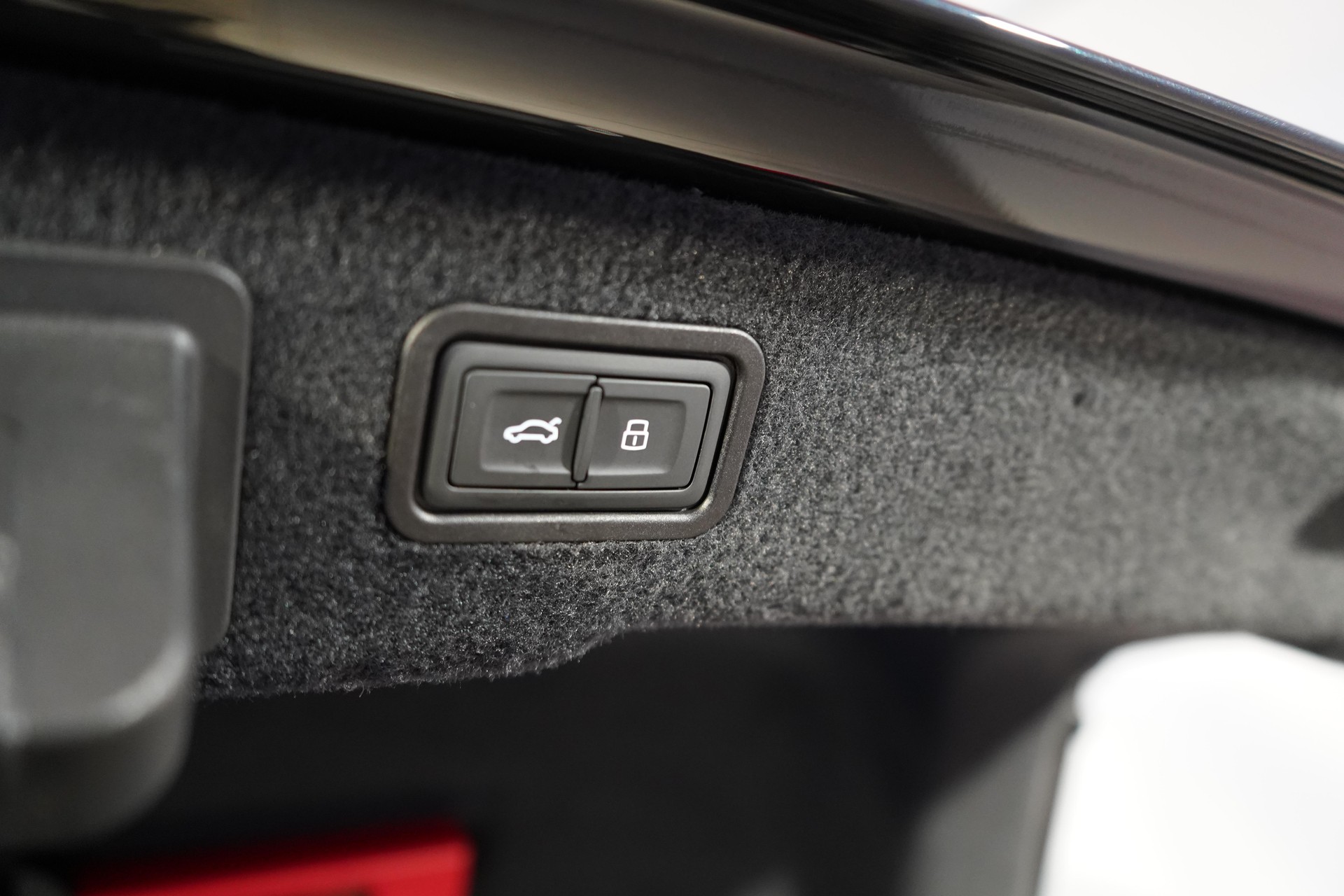 AUDI S8 4.0 V8 TFSI quattro T-Tronic-image-25