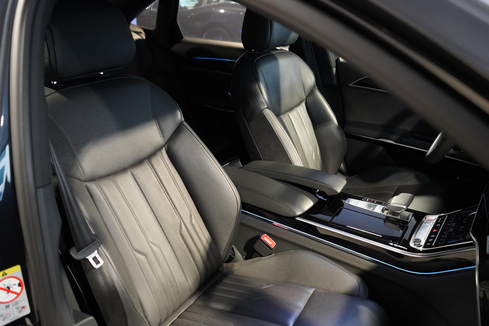 AUDI S8 4.0 V8 TFSI quattro T-Tronic-image-7