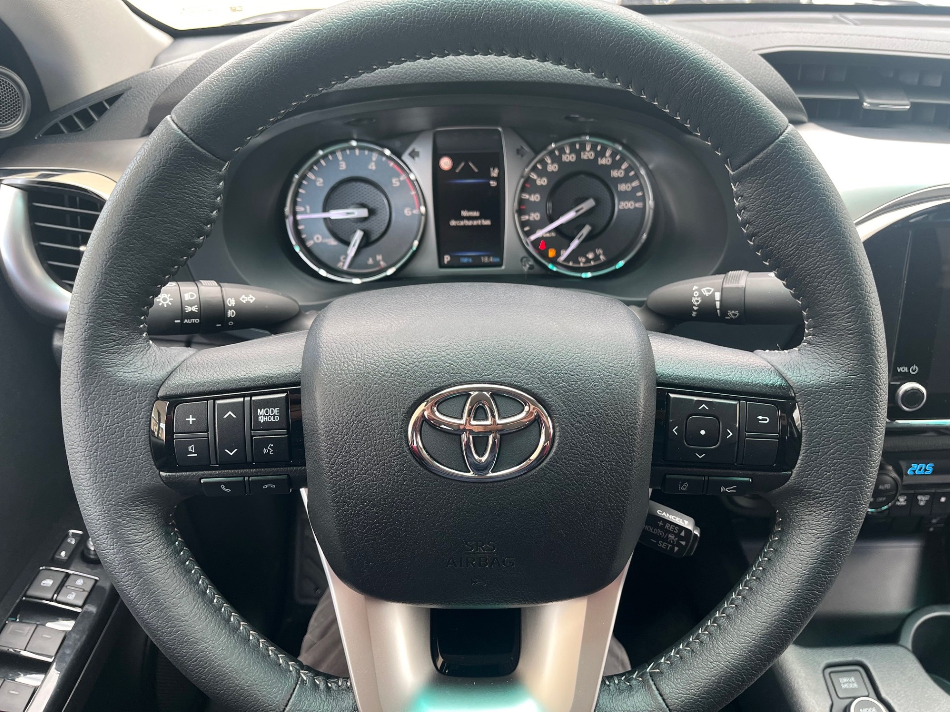 TOYOTA Hilux 2.8d MHEV Style Double Cab 4x4-image-10