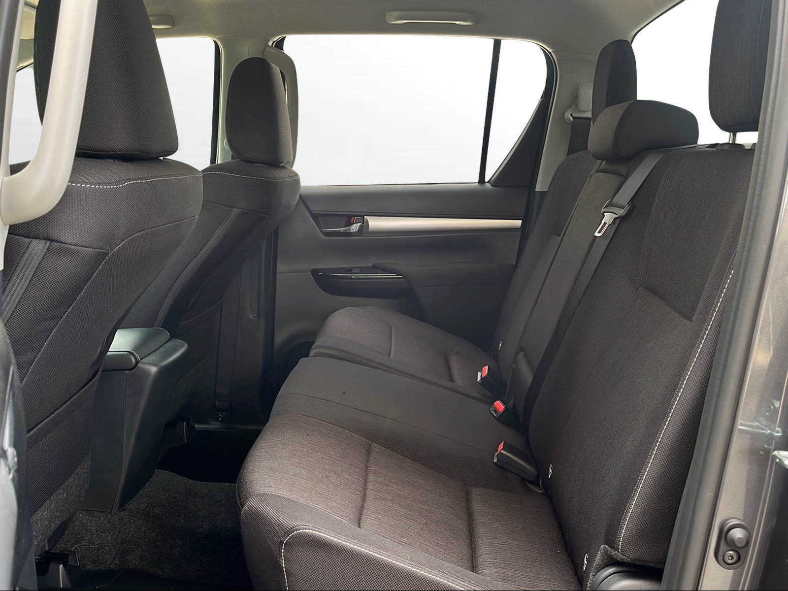 TOYOTA Hilux 2.8d MHEV Style Double Cab 4x4-image-8