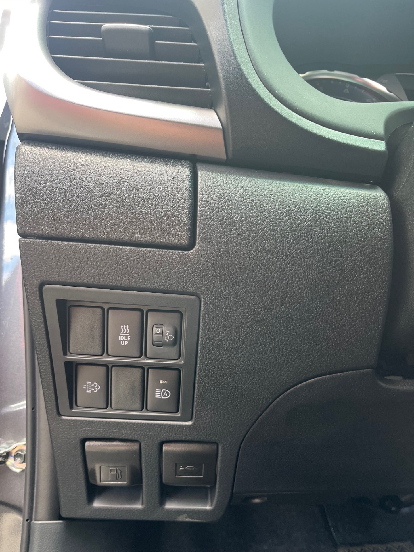 TOYOTA Hilux 2.8d MHEV Style Double Cab 4x4-image-18