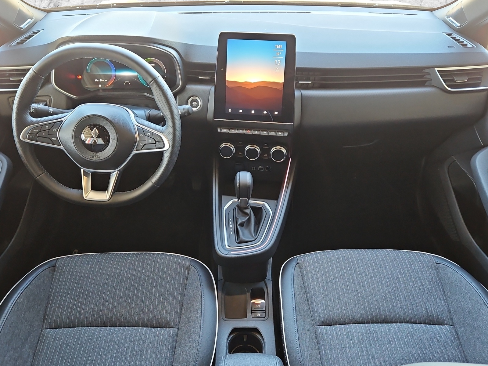 MITSUBISHI Colt 1.6 HEV Instyle-image-5
