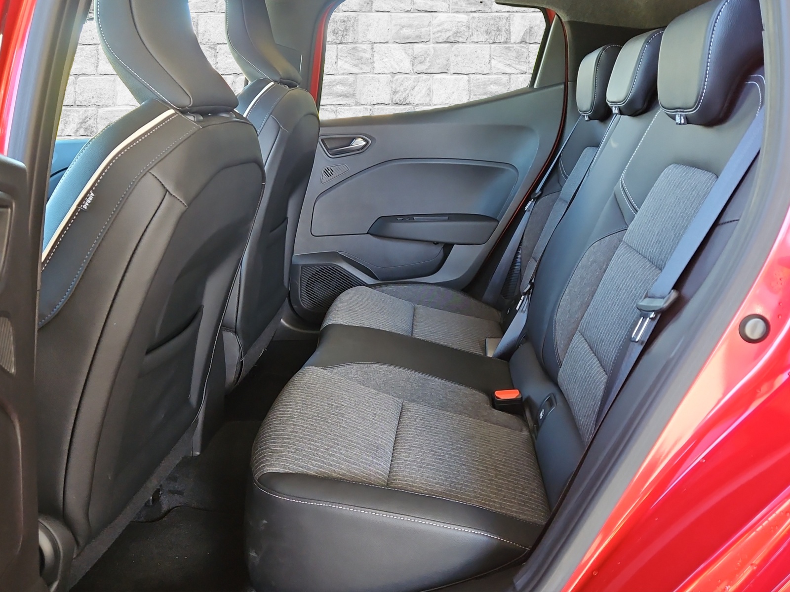 MITSUBISHI Colt 1.6 HEV Instyle-image-7