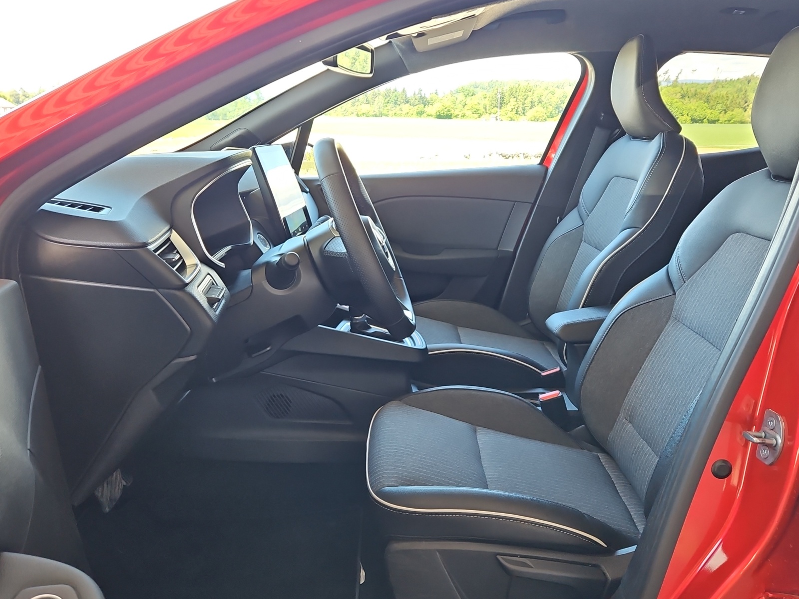 MITSUBISHI Colt 1.6 HEV Instyle-image-6