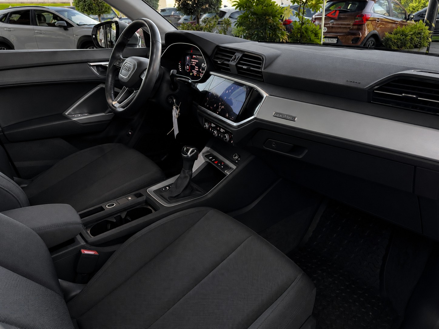 AUDI Q3 40 TFSI S line quattro S-tronic-image-14