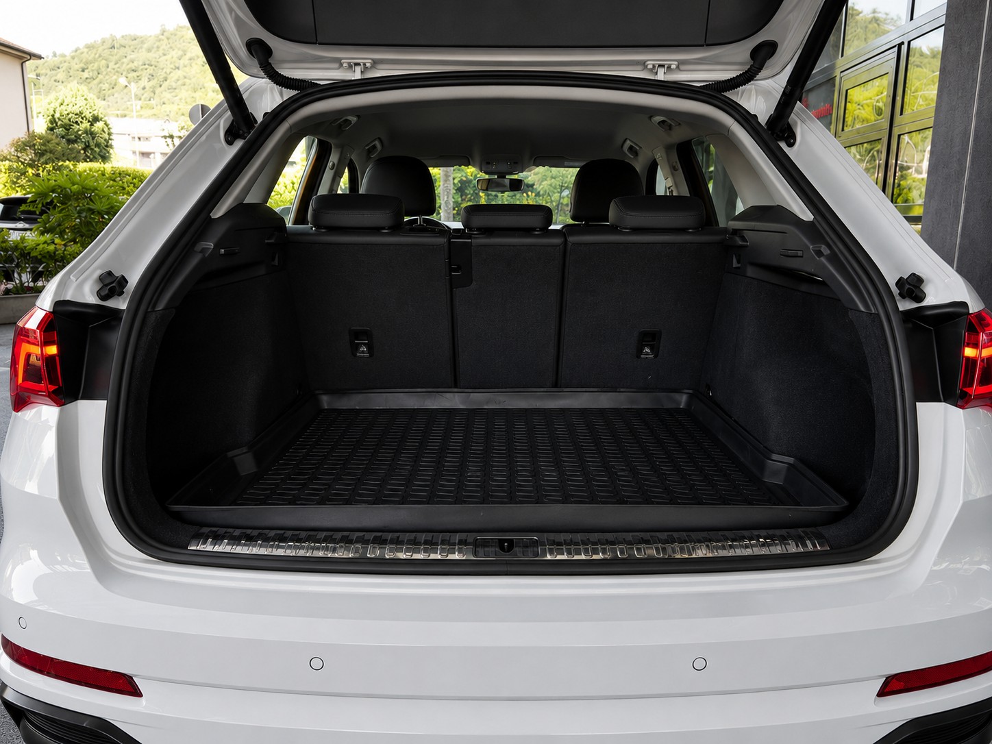 AUDI Q3 40 TFSI S line quattro S-tronic-image-7