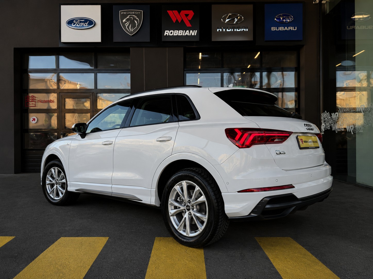 AUDI Q3 40 TFSI S line quattro S-tronic-showroom-element-2