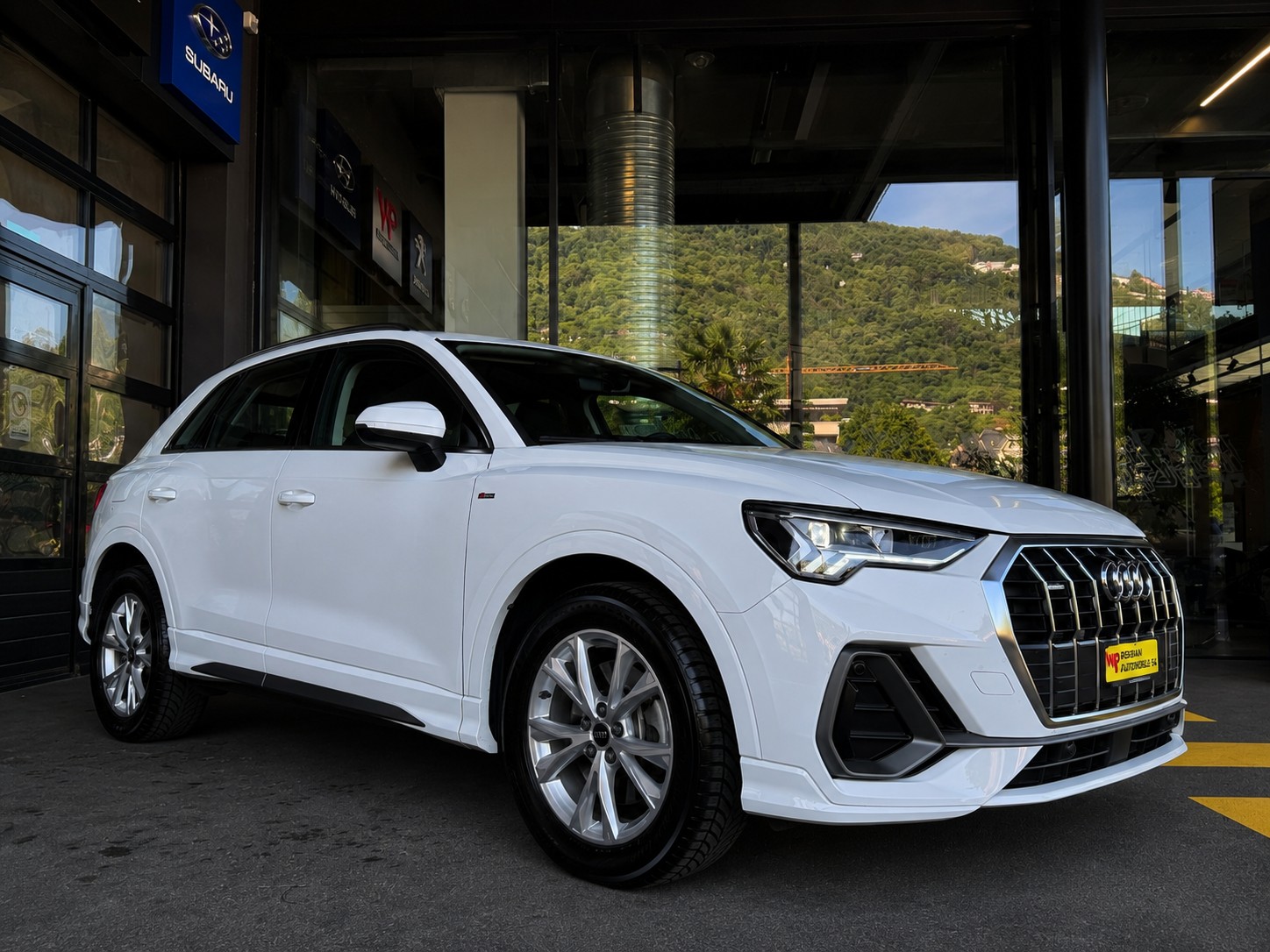 AUDI Q3 40 TFSI S line quattro S-tronic-image-6