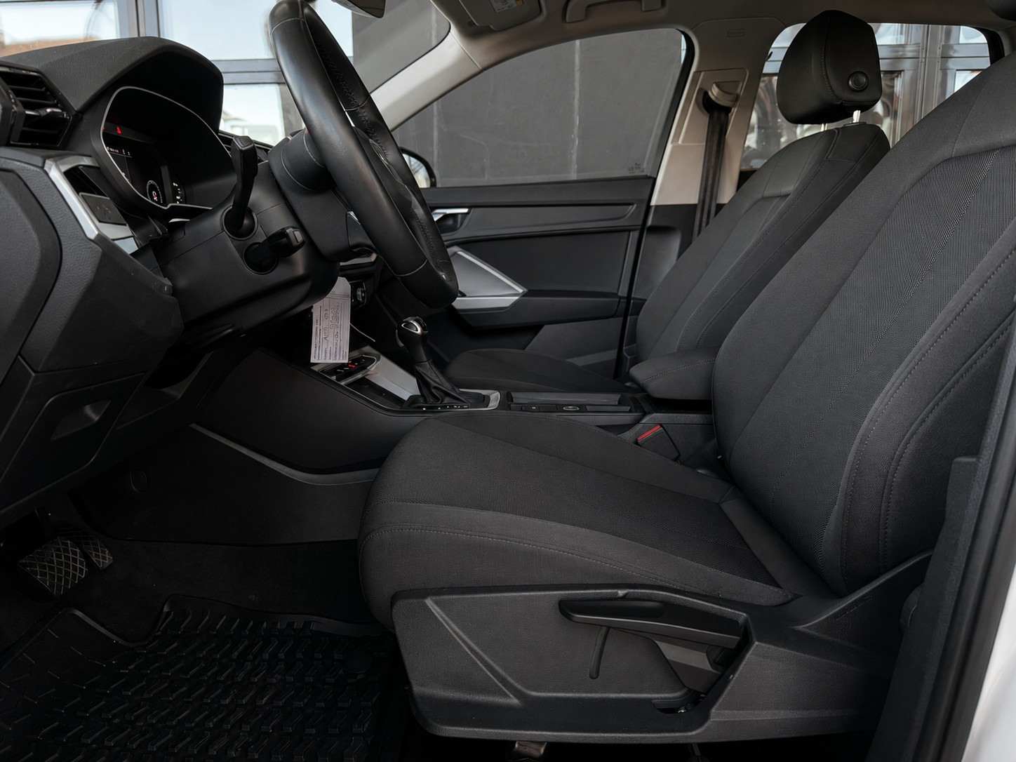 AUDI Q3 40 TFSI S line quattro S-tronic-image-13