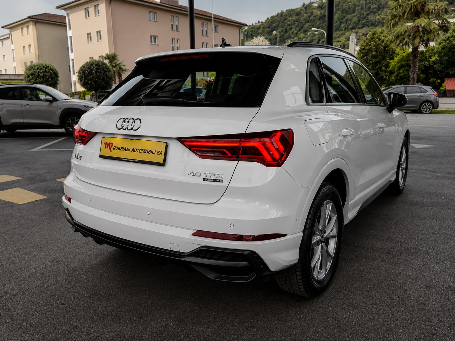AUDI Q3 40 TFSI S line quattro S-tronic-showroom-element-3