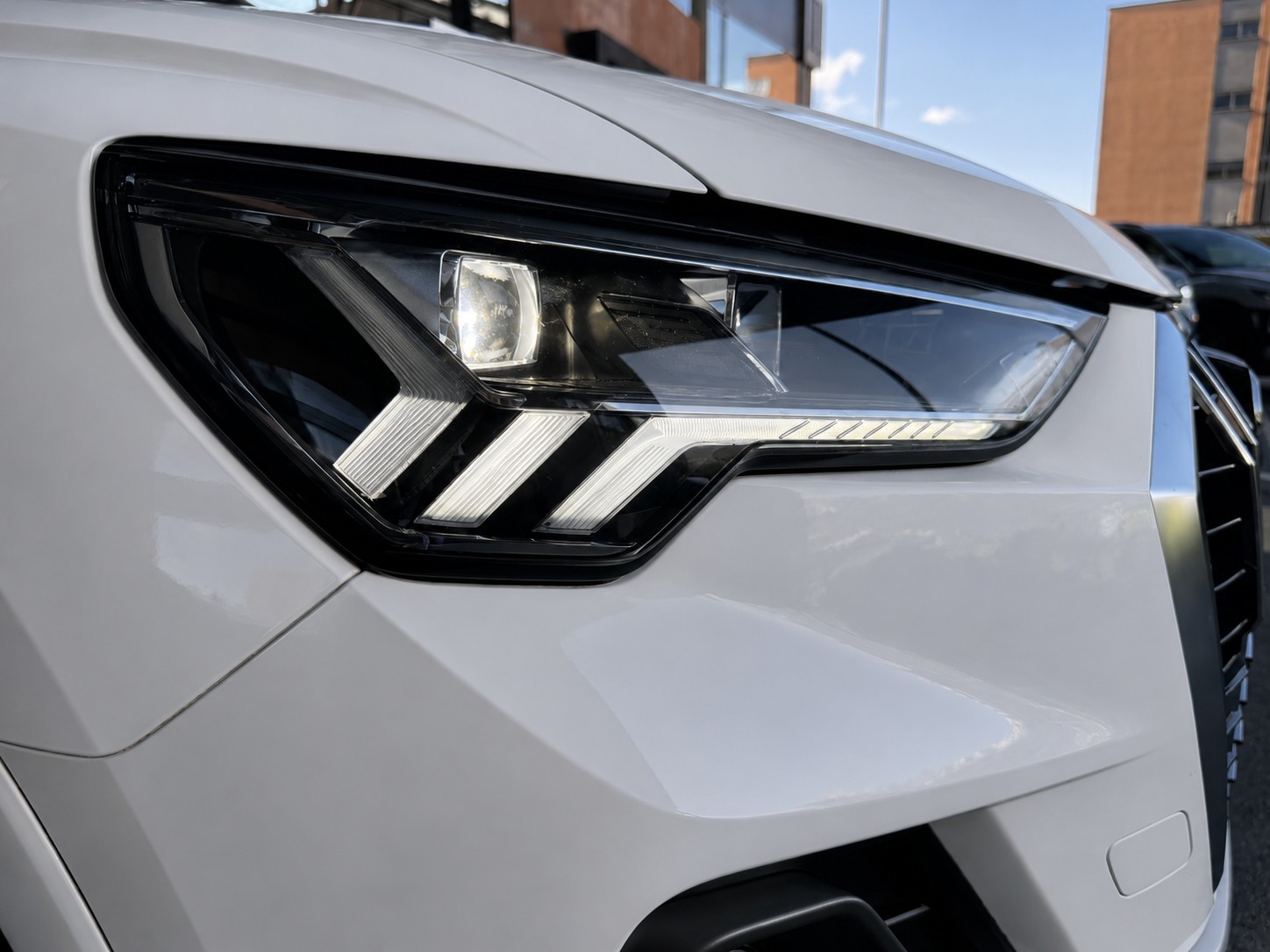 AUDI Q3 40 TFSI S line quattro S-tronic-image-4
