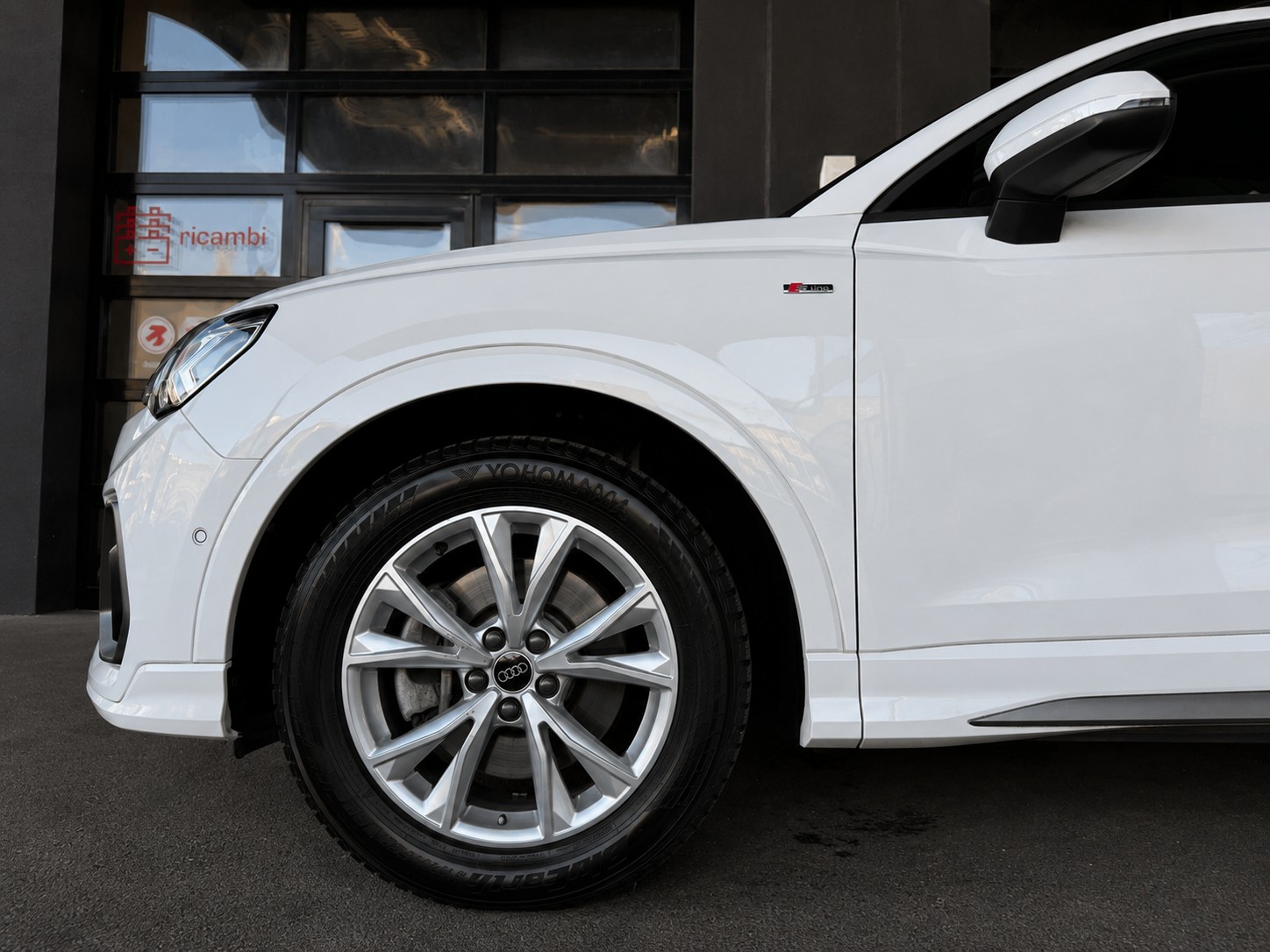 AUDI Q3 40 TFSI S line quattro S-tronic-image-5