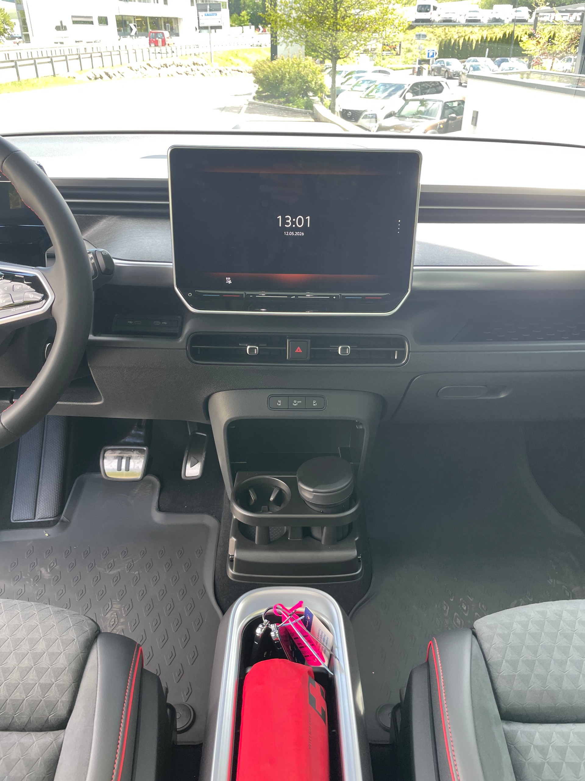 VW ID.Buzz LWB GTX 4 Motion, 7-Sitzer mit AHK und Pano-Dach-image-19