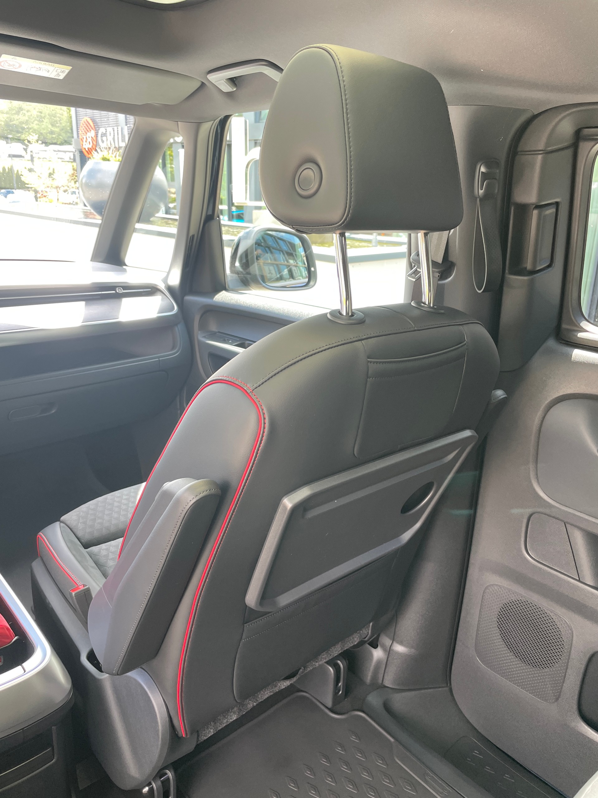 VW ID.Buzz LWB GTX 4 Motion, 7-Sitzer mit AHK und Pano-Dach-image-21