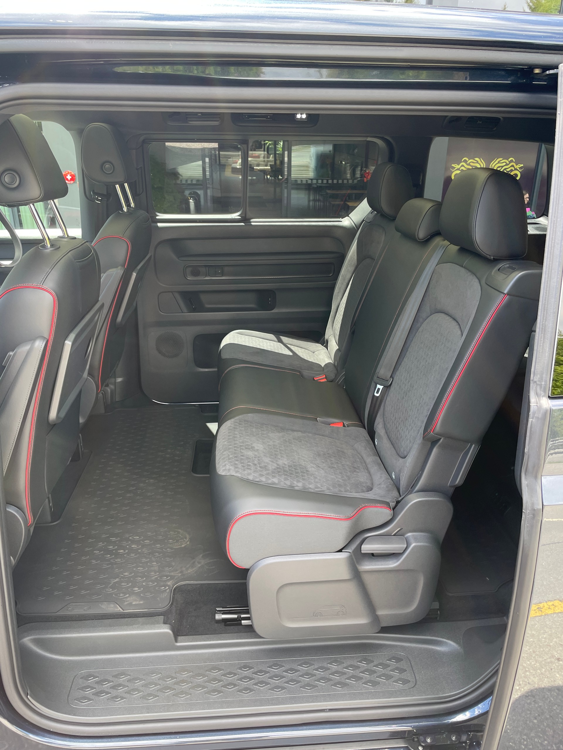 VW ID.Buzz LWB GTX 4 Motion, 7-Sitzer mit AHK und Pano-Dach-image-17