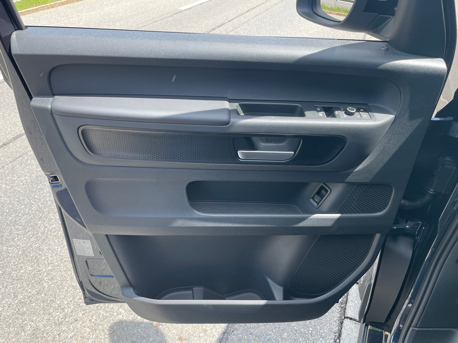 VW ID.Buzz LWB GTX 4 Motion, 7-Sitzer mit AHK und Pano-Dach-image-12