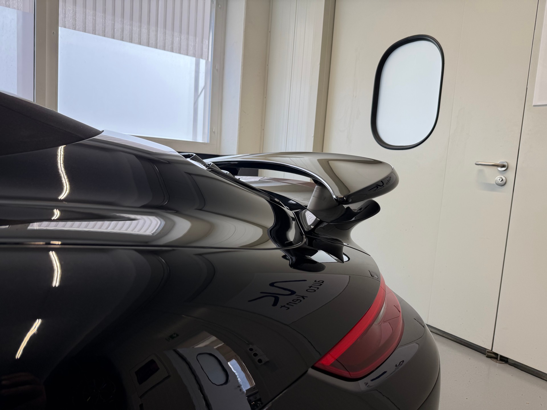 PORSCHE 911 Turbo S Cabrio PDK-image-21