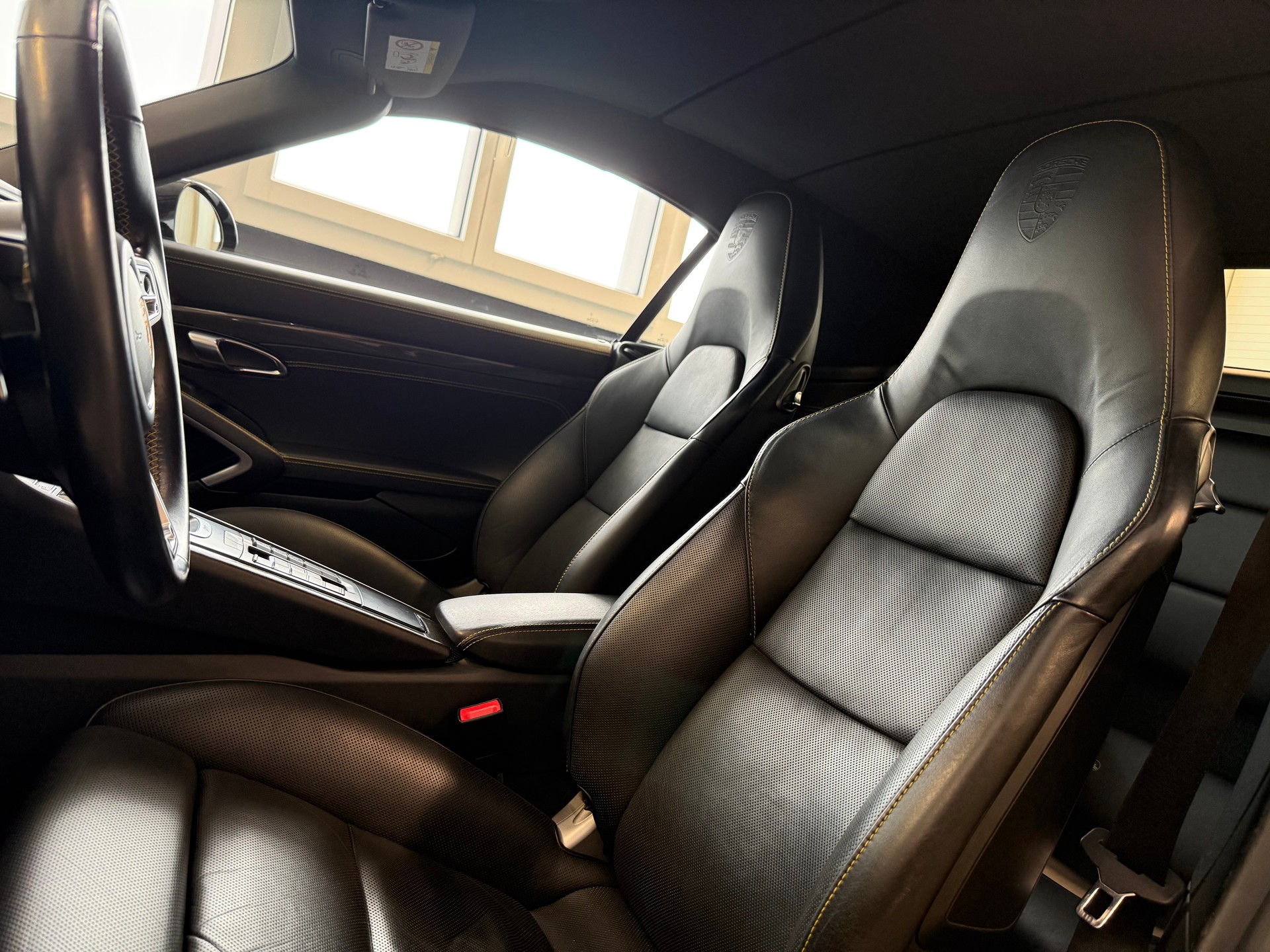 PORSCHE 911 Turbo S Cabrio PDK-image-19