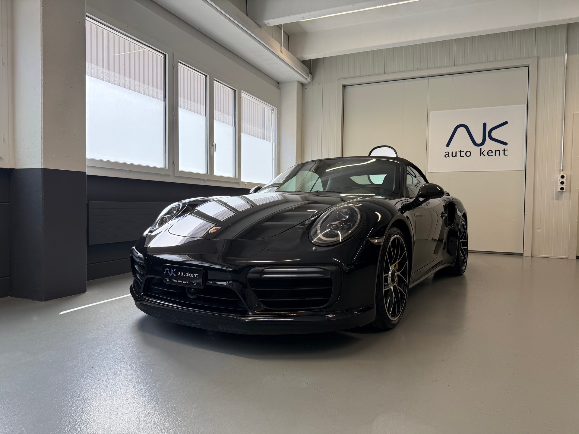 PORSCHE 911 Turbo S Cabrio PDK-image-5
