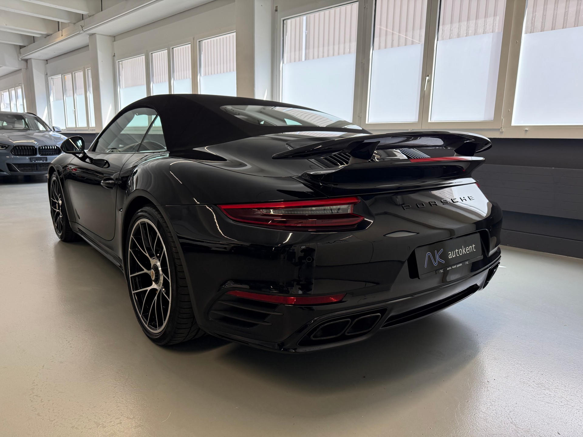 PORSCHE 911 Turbo S Cabrio PDK-image-8